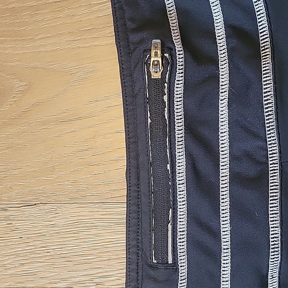 Athleta Black Athletic Shorts Size Large - Picture 4 of 4